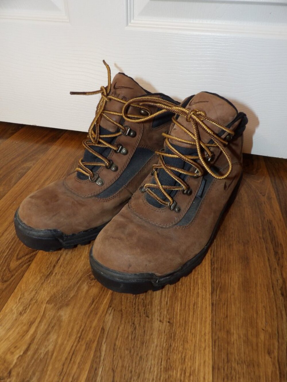 Nike ACG Tan Hiking Boots Size 11